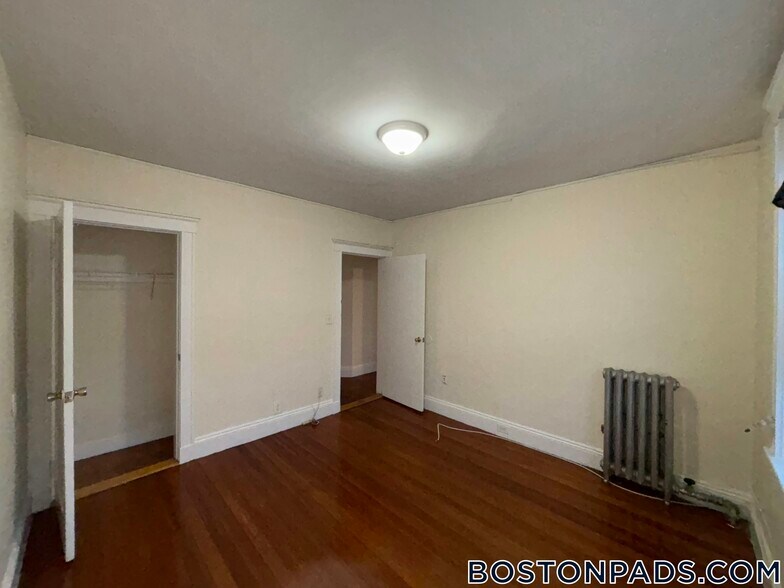 Building Photo - 518 Cambridge St