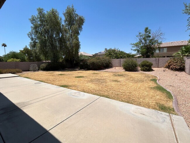 Building Photo - 13026 W Modesto Dr