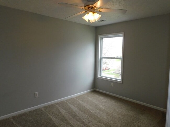Building Photo - Spacious 4 Bedroom, 2.5 Bath Home