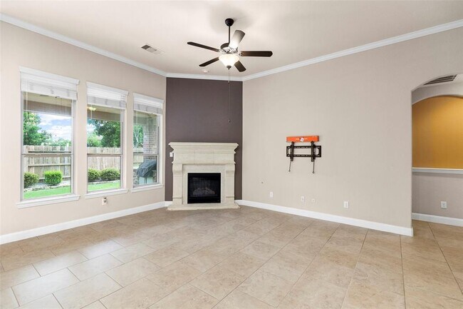 Building Photo - 28647 Maple Red Dr