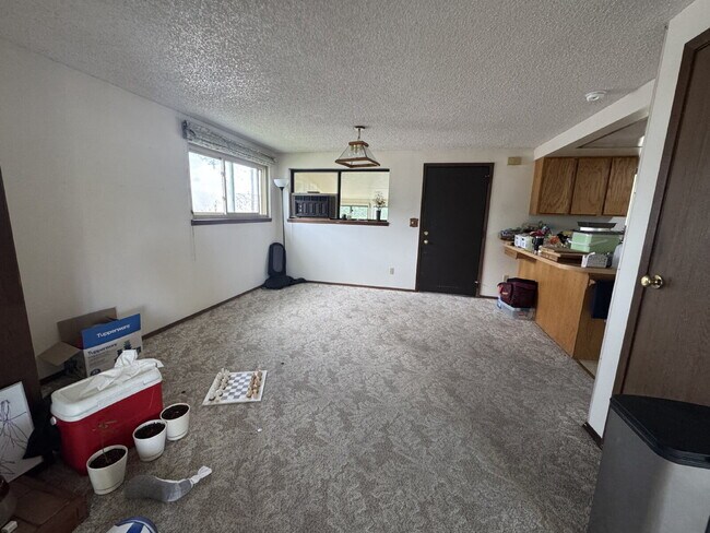 Building Photo - Spacious 3 bedroom, 2 bathroom home in Lander