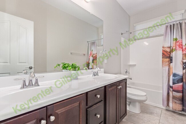 Building Photo - Beautiful Single-Story 3-Bed/3-Bath Home i...