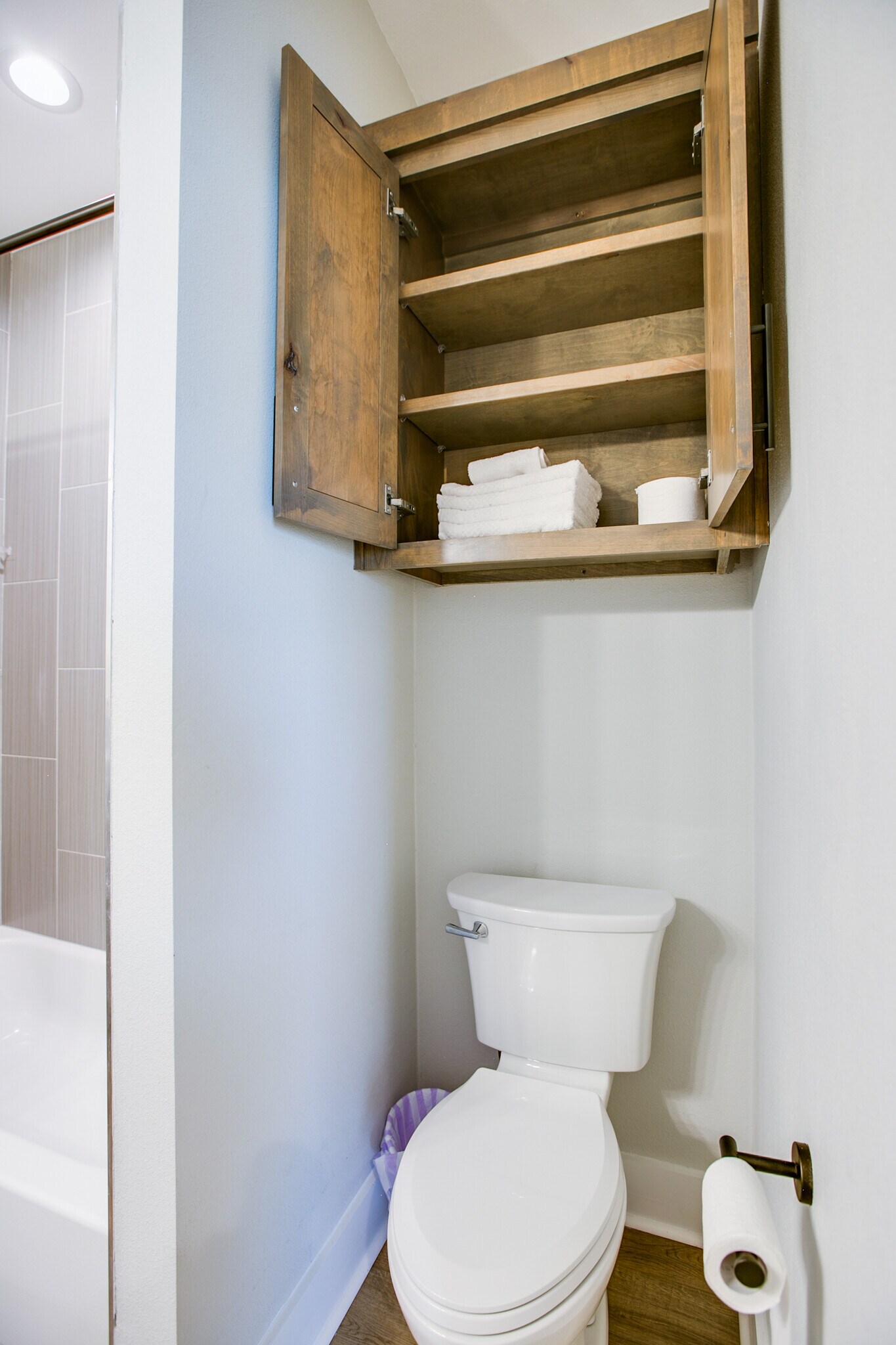 Building Photo - 1009 Holiday Dr