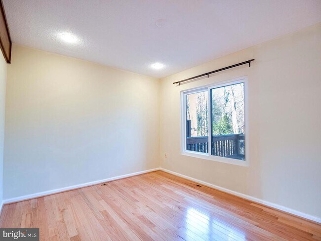 Building Photo - 2303 Glade Bank Way
