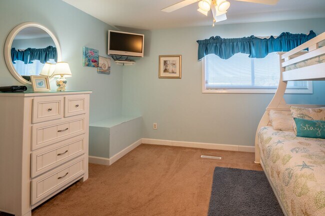 Building Photo - STAY OCEANFRONT FOR THE WINTER!