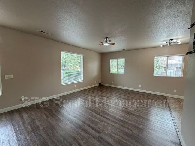 Building Photo - 449 W 500 N
