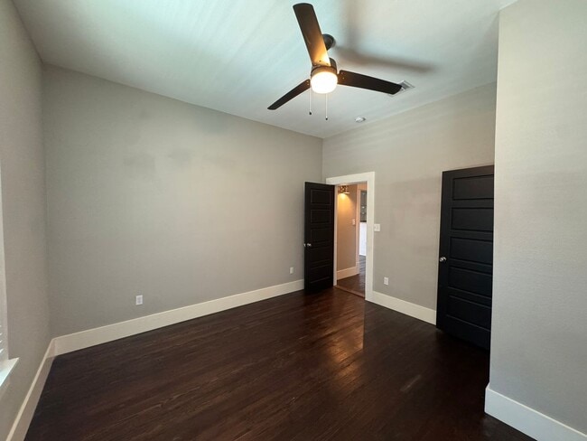 Building Photo - Renovated 1915 Craftsman Cottage Near Southtown & King William