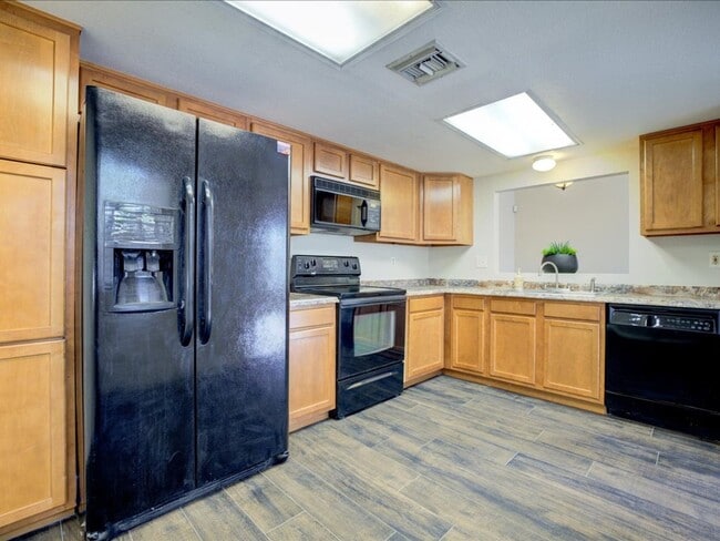 Building Photo - Modern 2 Bedroom 2 Bathroom home with comm...