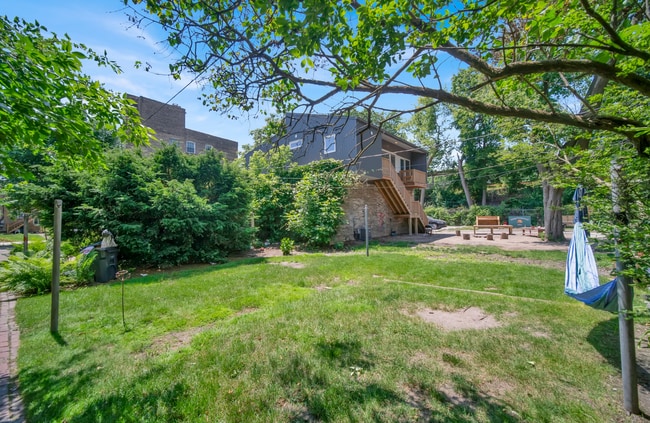 Building Photo - 826 Hamlin St