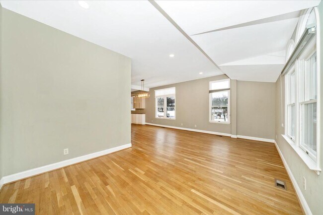 Building Photo - 3313 Moline Rd