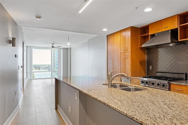 Building Photo - 1208 E Kennedy Blvd