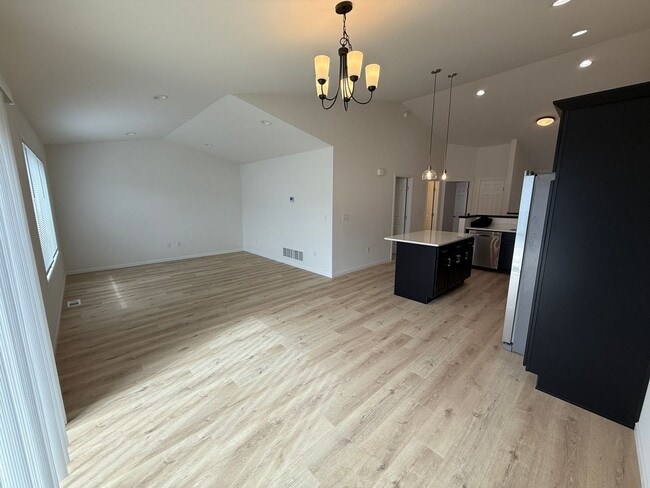 Building Photo - Brand New South End 4 bed/2 bath