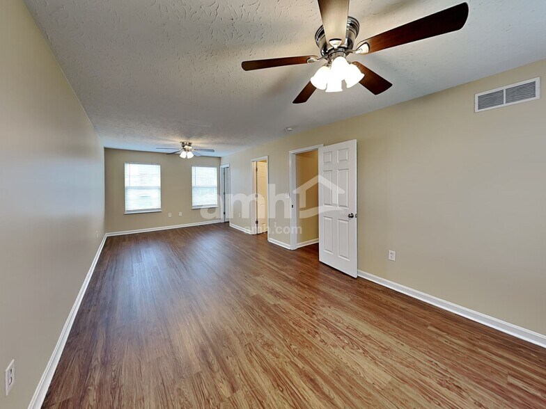 Building Photo - 10319 Fredricksburg Rd