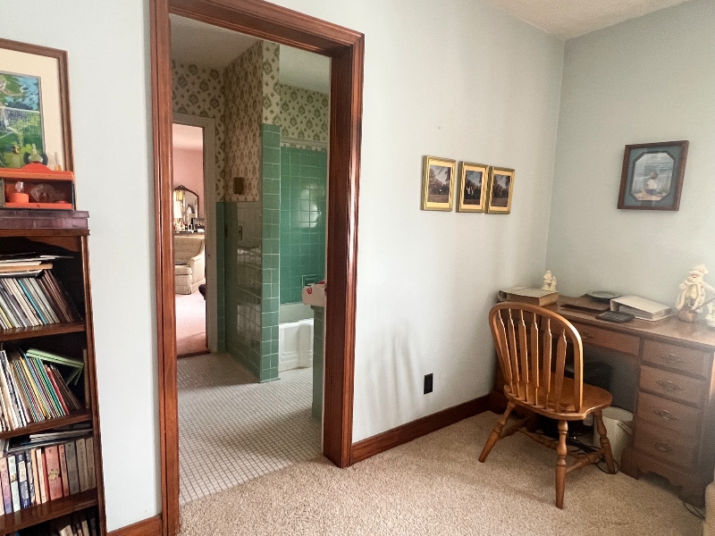 Building Photo - 920 Riverview Dr