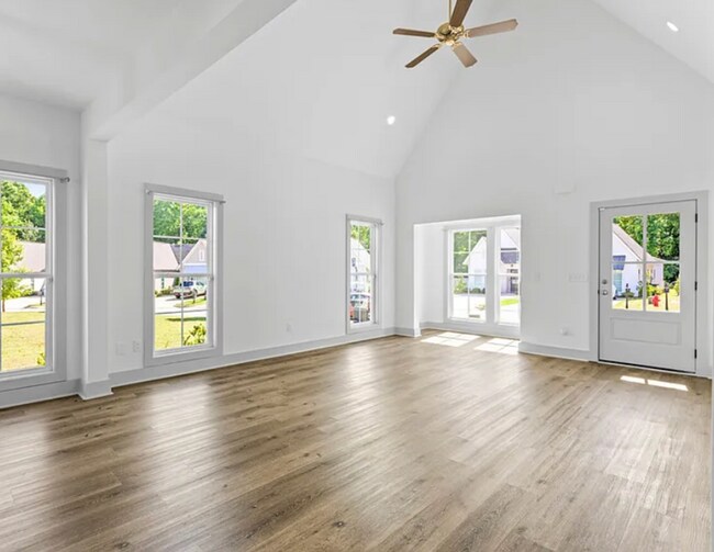 Building Photo - Charming 2 Bed / 2 Bath Cottage Living at Fox Chase