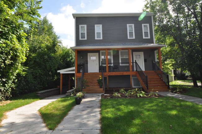 Building Photo - Newer Garden-Level 2Bed, 1Bath Apartment i...