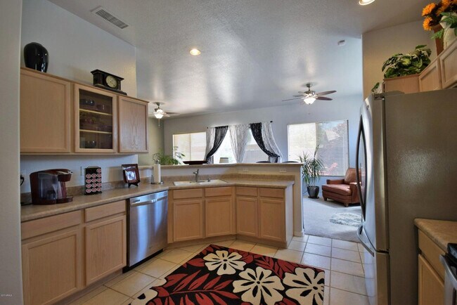 Building Photo - 483 W Carob Dr