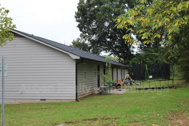 Building Photo - 442 9th St SE