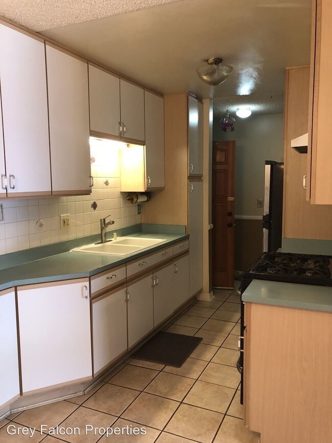 Building Photo - 4855 Cole St