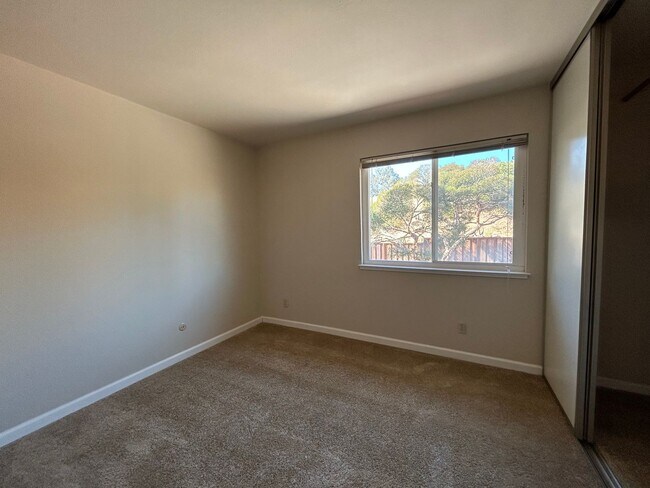 Building Photo - Beautiful Two-Story Home in Village Oaks, ...
