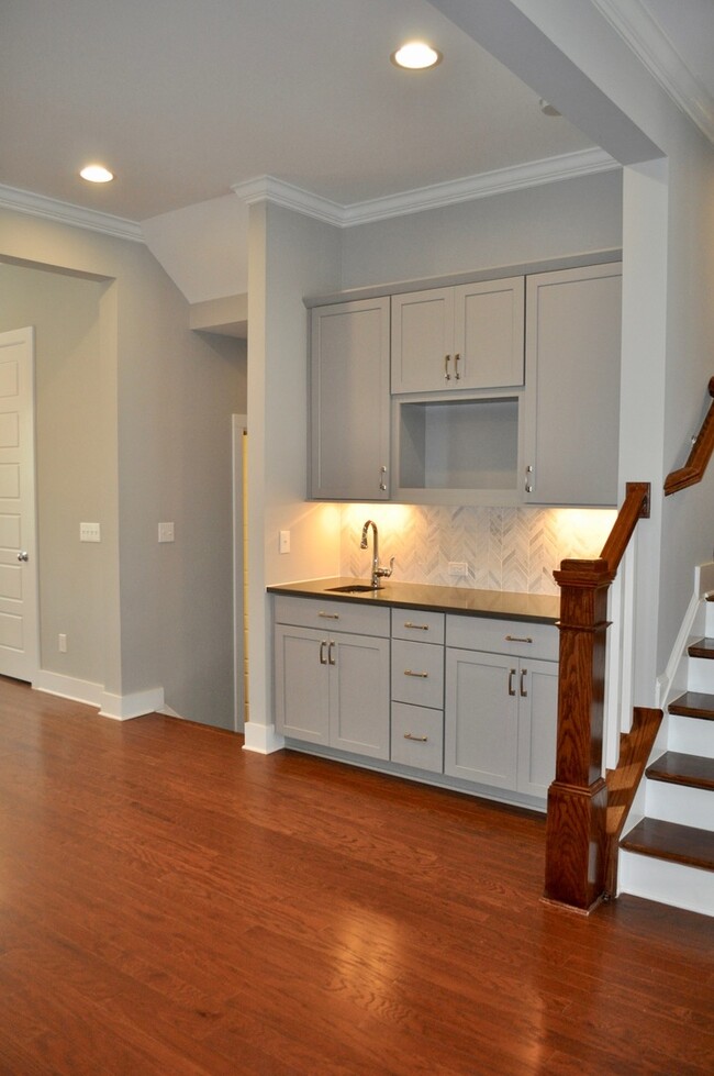 Building Photo - 4 Bedroom | 3.5 Bath Townhouse in Raleigh