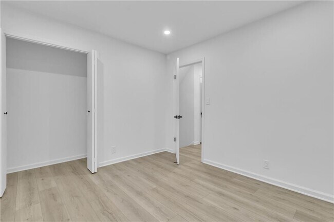 Building Photo - 3296 Columbia Woods Dr