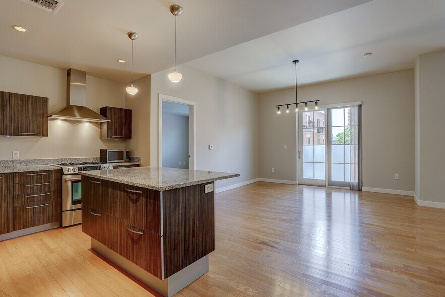 Building Photo - 410 Acoma St