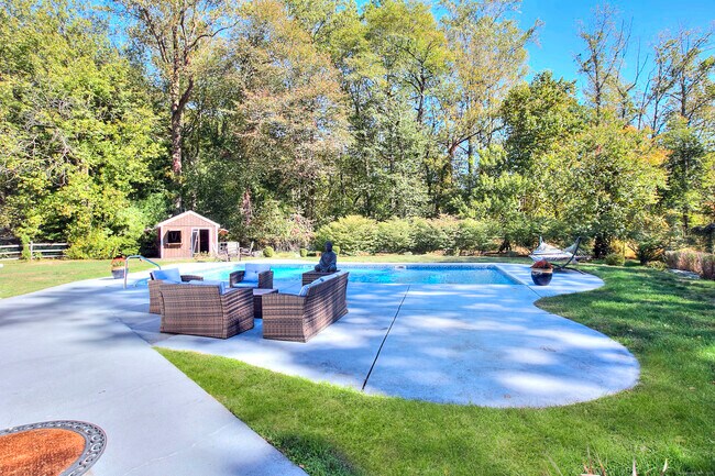 Building Photo - 19 Woodchuck Ct