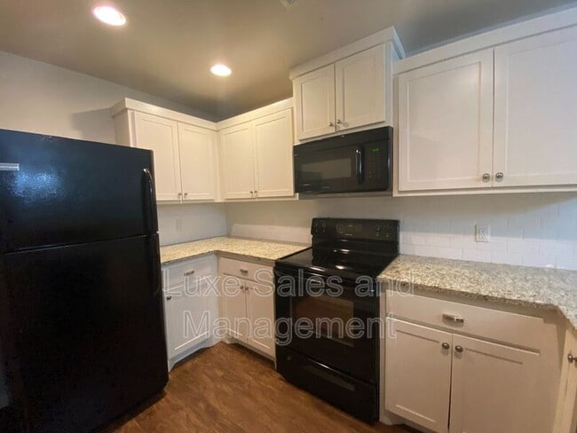 Building Photo - 737 SW 13th St