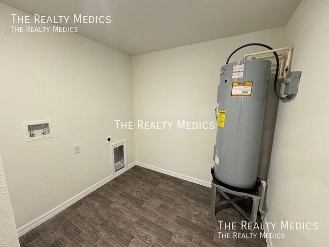 Building Photo - 313 Amberjack Ct