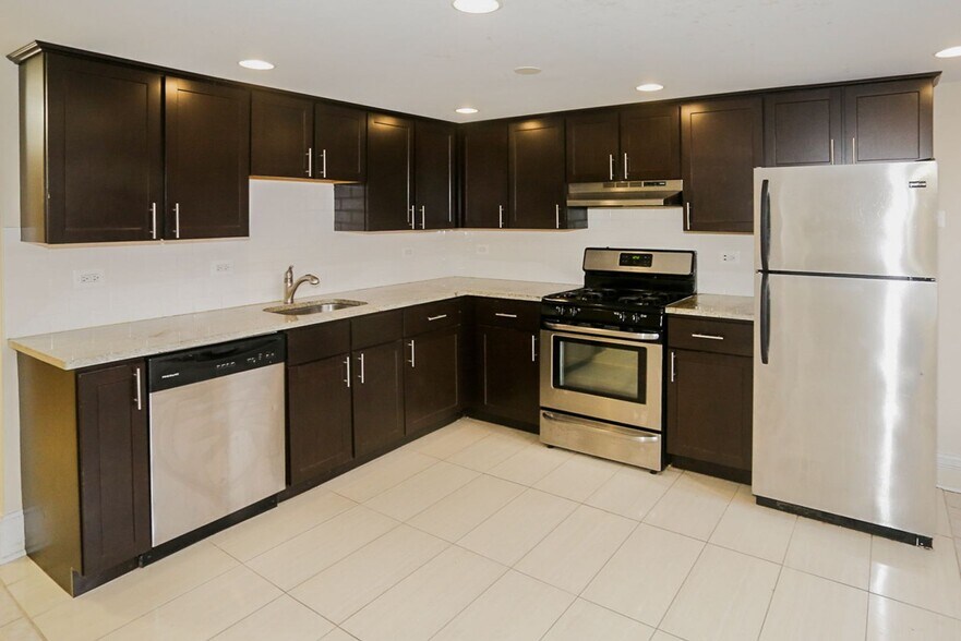 Building Photo - 877 W Lill Ave