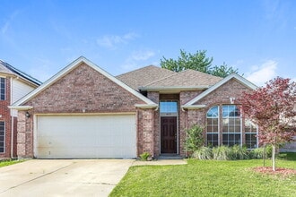 Building Photo - 4612 Parkmount Dr