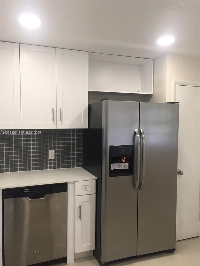 Building Photo - 1550 NE 191st St