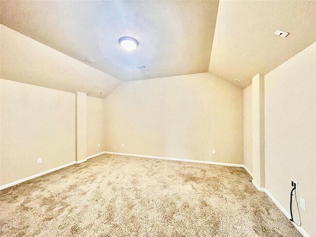 Building Photo - 7010 Stevenson Dr