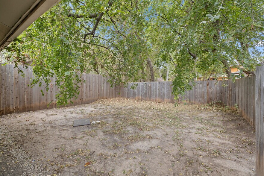 Building Photo - 1805 Mearns Meadow Blvd