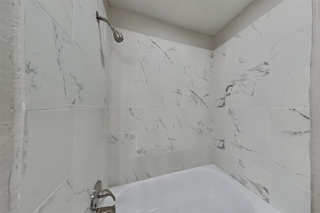 Building Photo - 17914 Autumn Hills Dr