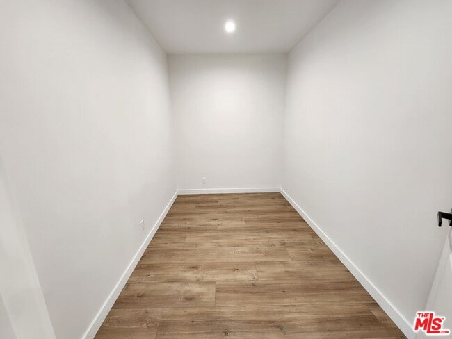 Building Photo - 6121 Sylvia Ave