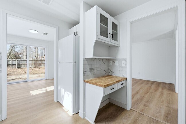 Building Photo - COMING SOON - 3 Bedroom house with updated features and fenced in yard!