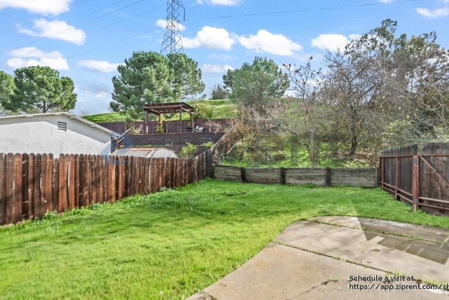 Building Photo - 808 Tremont Ct