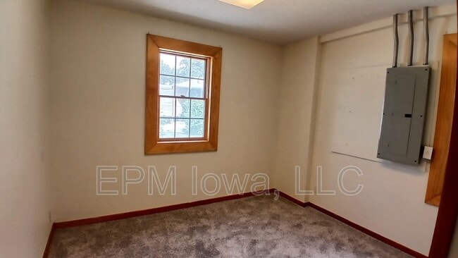 Building Photo - 524 S Hackett Rd