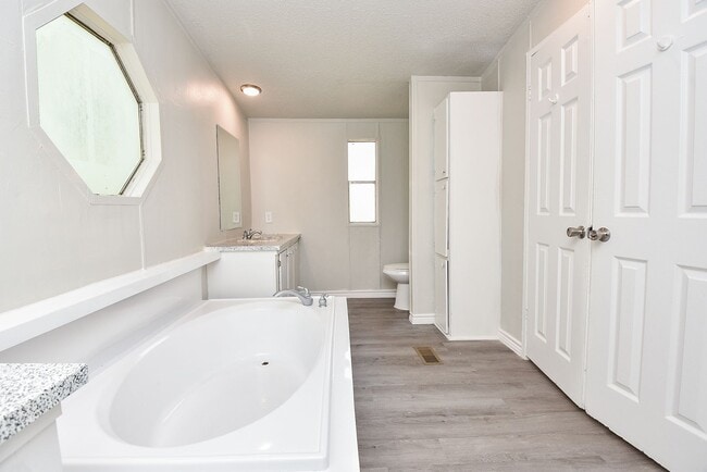 Building Photo - Be part of this cozy community at Roy Harris Loop