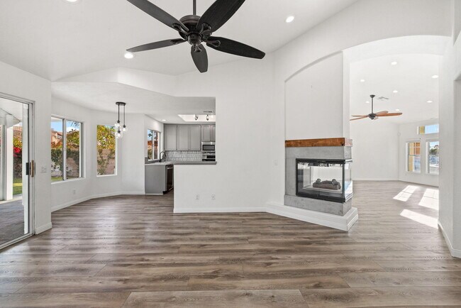 Building Photo - 44260 Villeta Dr