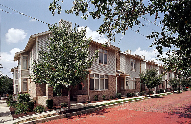 Primary Photo - 250 Yardley Way