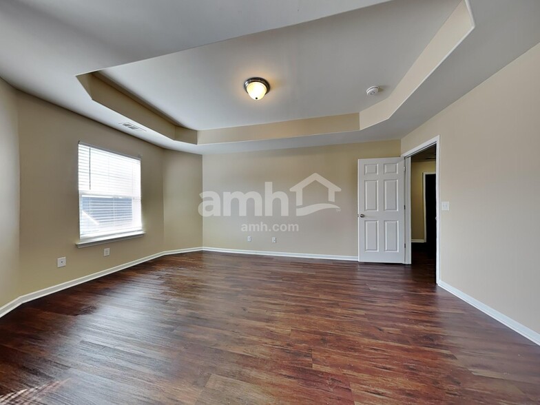 Building Photo - 1 Amber Dr