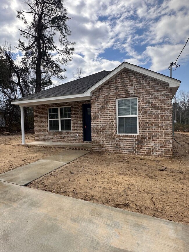 Building Photo - 3 Bed 2 Bath New Construction Brick Home