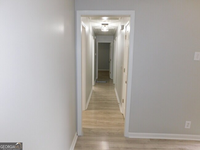 Building Photo - 1229 Fairview Dr