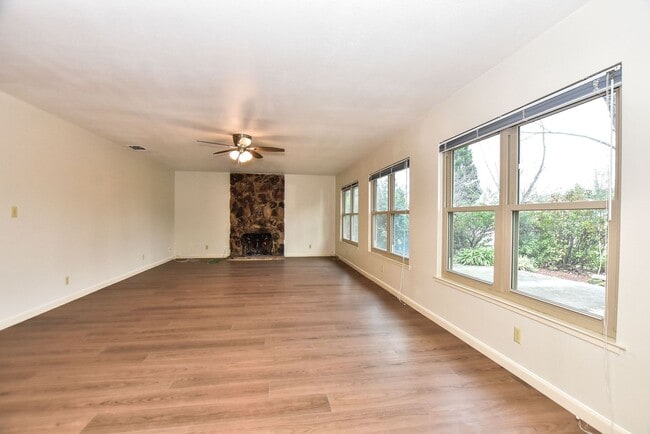 Building Photo - 498 Nut Tree Ct