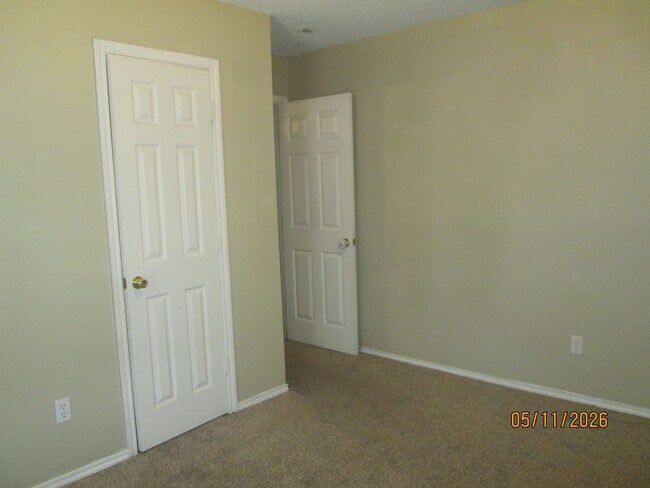 Building Photo - HOUSE - 3 Bedrooms, 2 Bath, 2 Car Garage