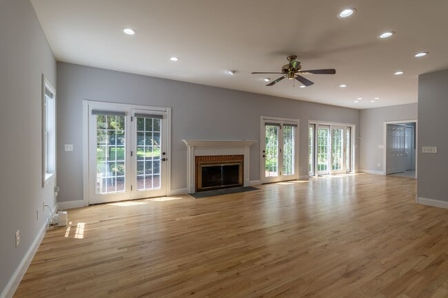 Building Photo - Charming Country Colonial on Cul-de-Sac, 4...