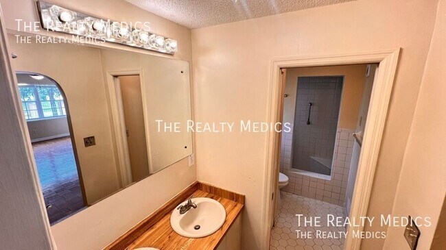 Building Photo - 1807 N Park Ave